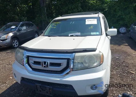 2011 Honda Pilot Touring z USA, uszkodzony, nr VIN 5FNYF4H97BB028586